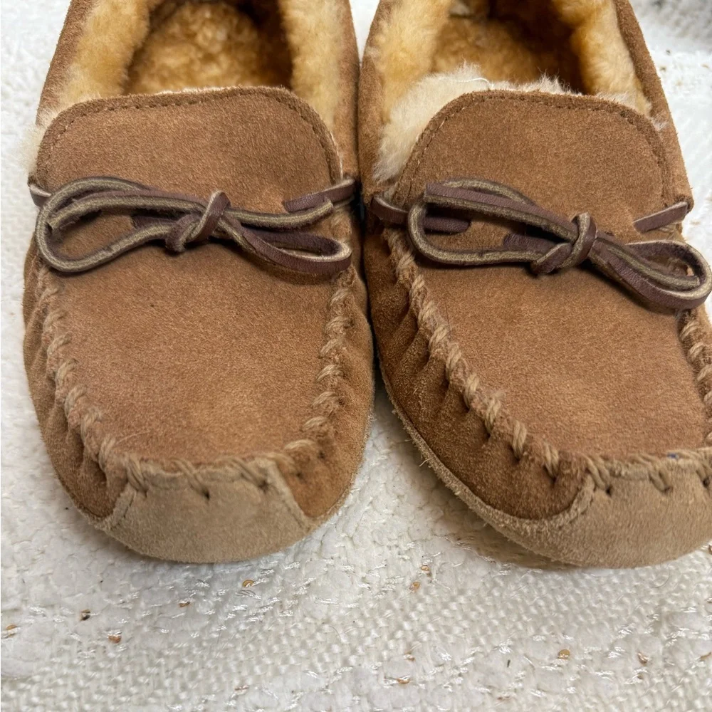 L.L. bean Sherpa lined moccasin slippers